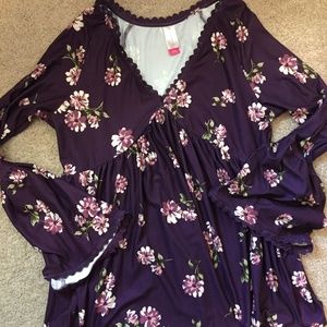 Like New women top Peplum style Frilly